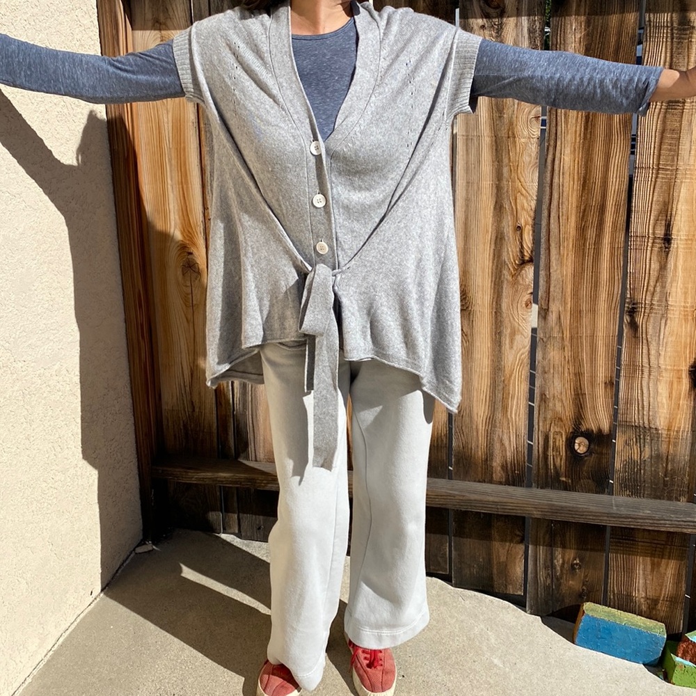 BCBG Max Azaria One size fits most very soft casual sweater. Sleeveless cardigan